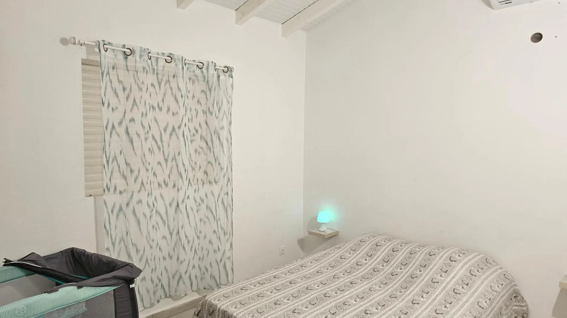 Villa Pave Luc-Sa Les Abymes Holiday home